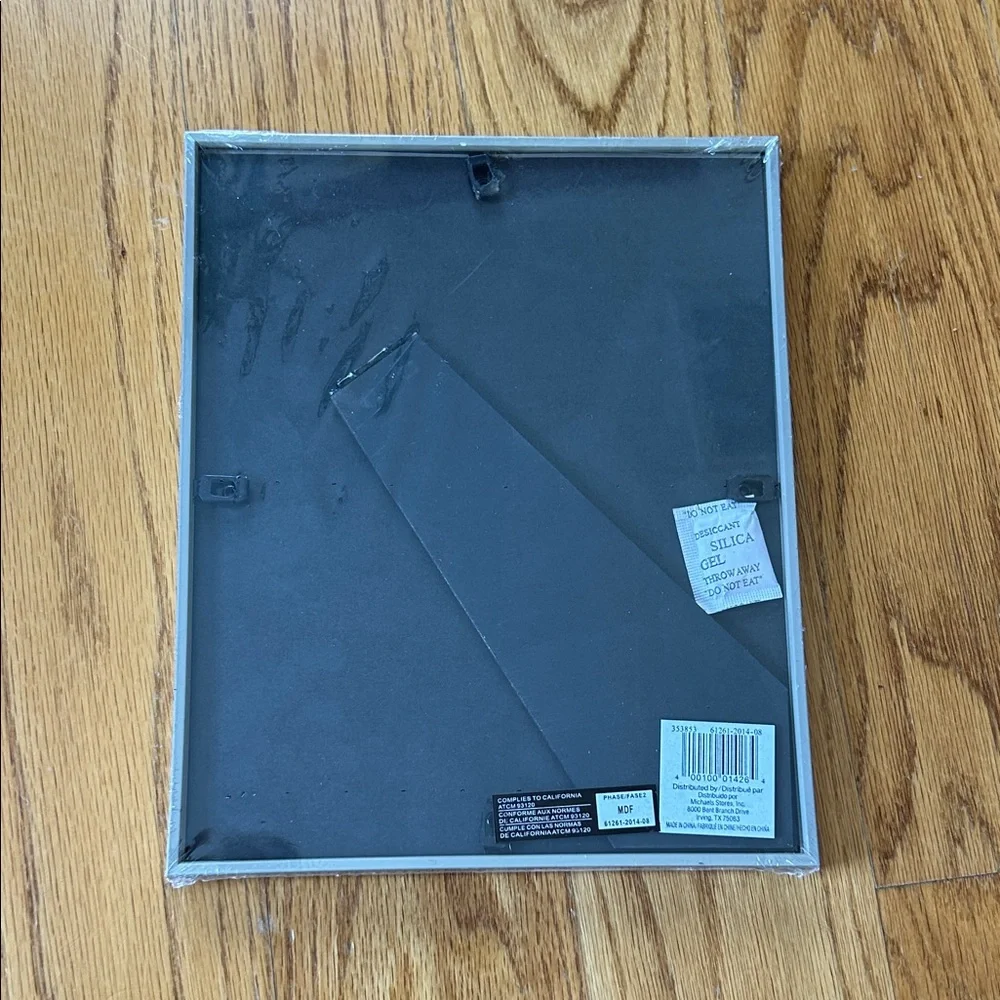 Studio Decor Silver Gray 8x10 Picture Frame; New in Original Packaging